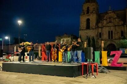 Regresan con éxito los Viernes Culturales a la Plaza Principal de Múzquiz