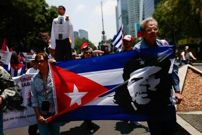 Colectivos marchan en CDMX para exigir el fin del bloqueo de EU a Cuba