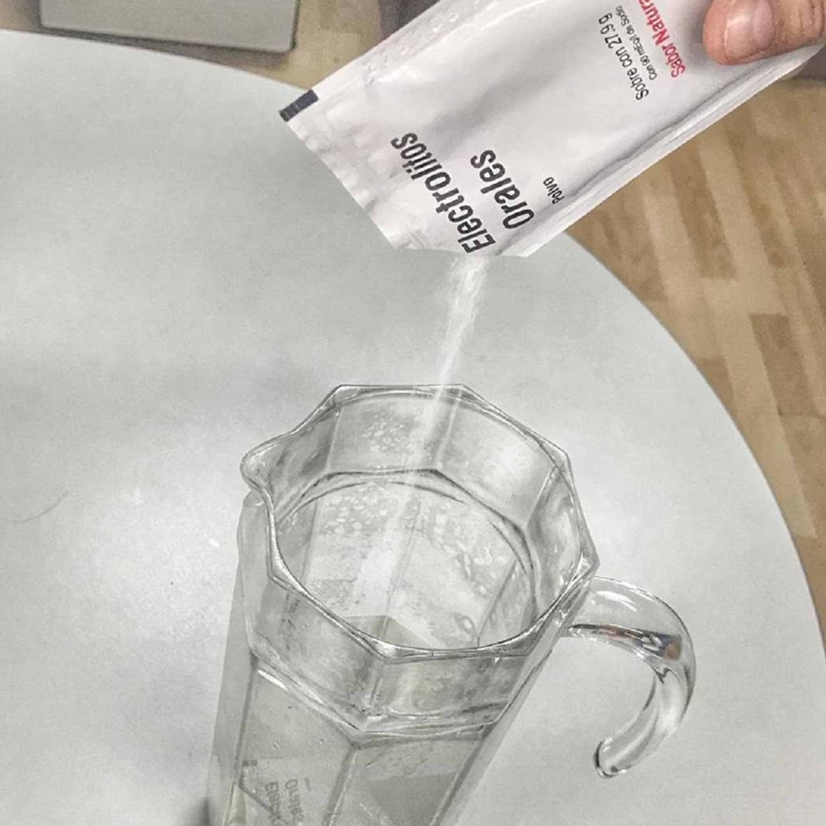 La pérdida rápida de líquidos y electrolitos causada por episodios frecuentes de diarrea representa uno de los principales riesgos durante una enfermedad
