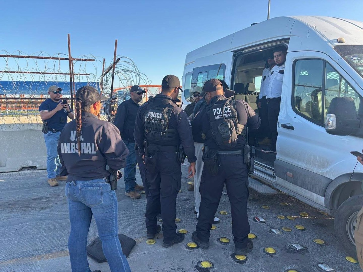 Deportación: El detenido fue identificado como Jason T. Gonzalez, quien contaba con una orden de aprehensión vigente.