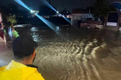 Una intensa tormenta registrada en Hermosillo dejó daños en infraestructura, vehículos varados y el rescate de un menor arrastrado por la corriente