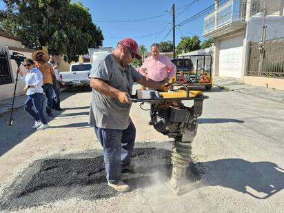 San Juan de Sabinas avanza con más de 600 baches reparados