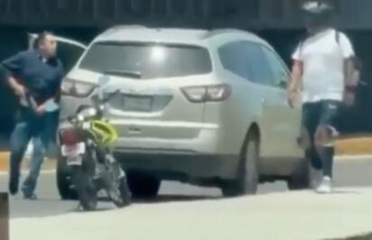 Autoridades mantienen activa la búsqueda del conductor que presuntamente exhibió un arma de fuego tras un accidente vial ocurrido en Piedras Negras.