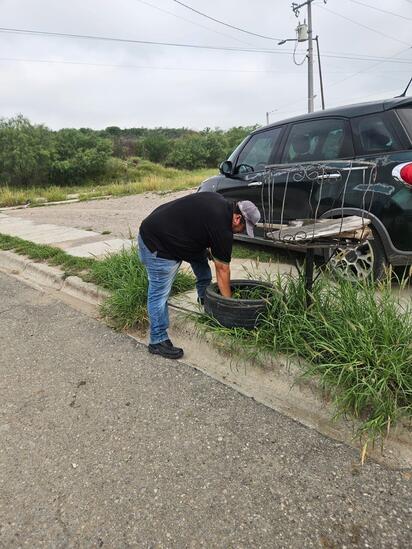   Piedras Negras, Coahuila. Como parte de las estrategias permanentes para prevenir la proliferación del mosquito transmisor del dengue, personal