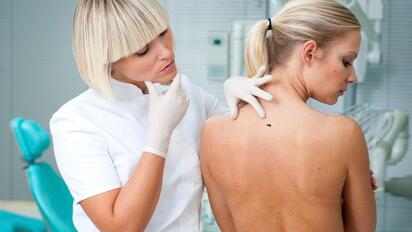 El cáncer que puede esconderse tras un dolor persistente en el hombro