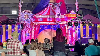 virales De la carpa al hospital: Artista de circo es alcanzado por una flecha en pleno número de precisión