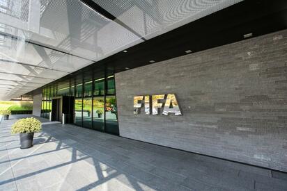 La Unión Europea analizará el plan de la FIFA para captar inversión privada al considerar que podría generar implicaciones en materia de competencia.