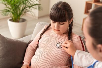 Programa familiar sobre la obesidad infantil ayuda a los niños a perder peso y estar más sanos