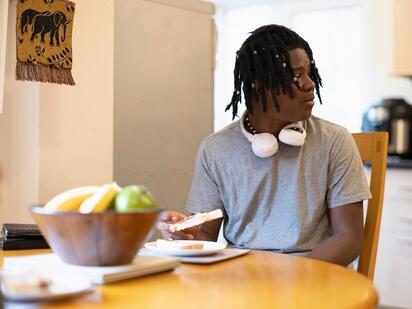 El desayuno puede ayudar a los adolescentes a tomar mejores decisiones alimentarias a lo largo del día