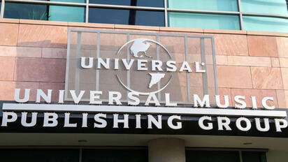 Universal Music Group reportó una fuerte caída en sus ganancias semestrales, aunque mantuvo crecimiento en ingresos impulsado por suscripciones y música