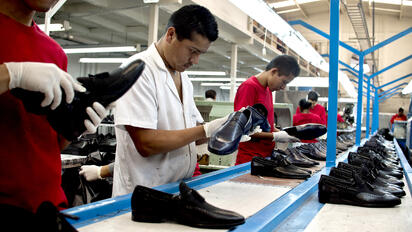 Economía lanza apoyos para proteger al sector del calzado mexicano