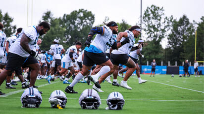Panthers y Saints pierden a sus defensivos por lesiones de rodilla
