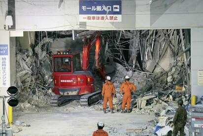 Suman 35 muertos por terremoto de magnitud 7.1 en Japón