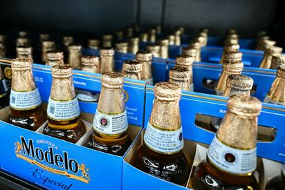 Constellation Brands avanza en la apertura de su planta cervecera en Veracruz, donde ya contrató 600 trabajadores y prevé ampliar su plantilla.  Constellation