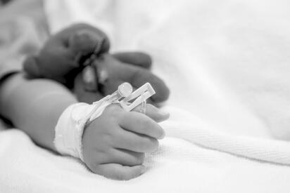 Niña de 2 años fallece en busca de atención médica en Ensenada