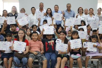 Clausuran Óscar y Karina Ríos curso de verano 'Mis Vacaciones en DIF' 