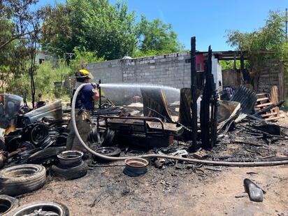 Familia pierde su patrimonio tras devastador incendio; investigan si el fuego comenzó en un yonke
