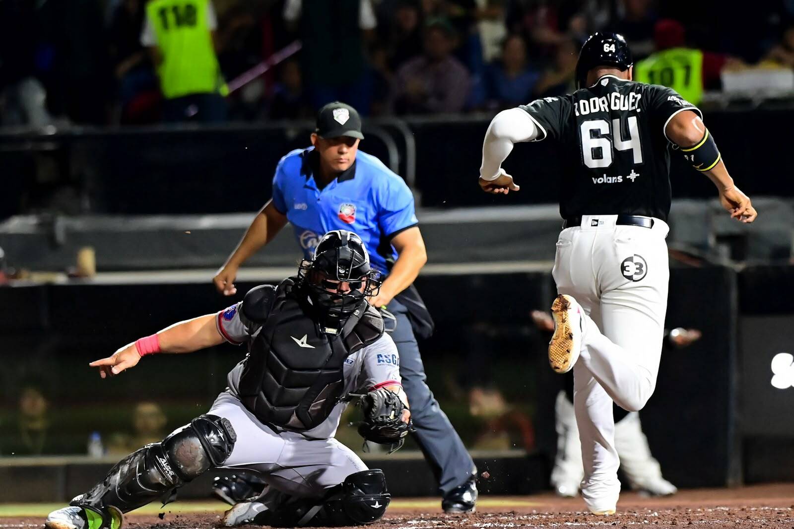 Toros pega primero y vence 9-2 a Acereros