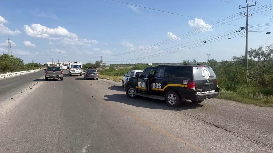 Accidente: Al arribar al sitio, el personal de emergencia encontró a los conductores y acompañantes fuera de peligro.
