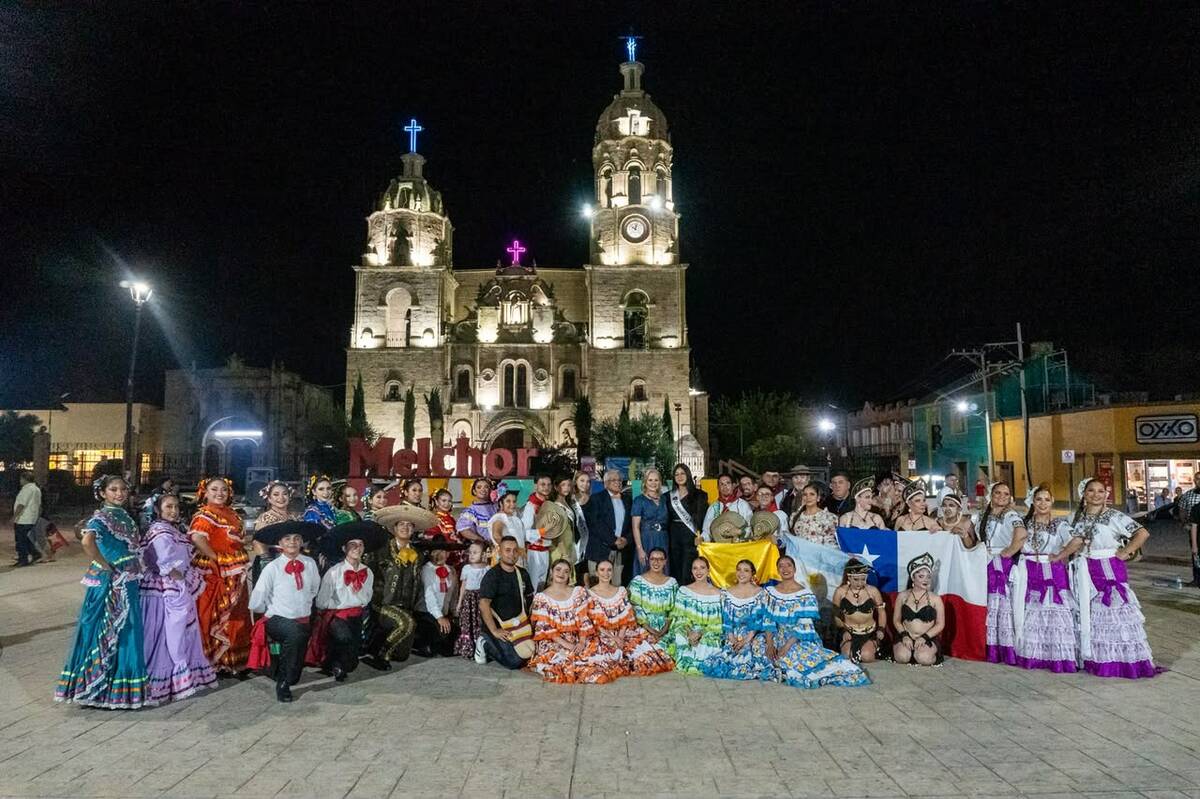 Múzquiz recibió delegaciones internacionales durante el Festival Internacional del Folklor, una jornada cultural con música, danza y tradiciones que reunió