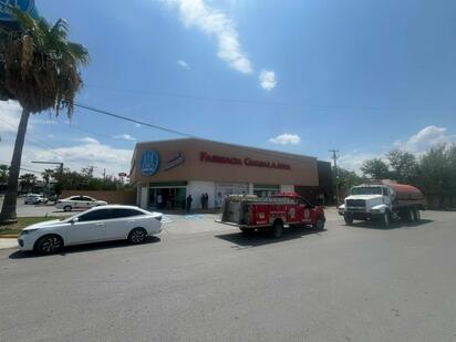 Humareda en farmacia moviliza a cuerpos de emergencia