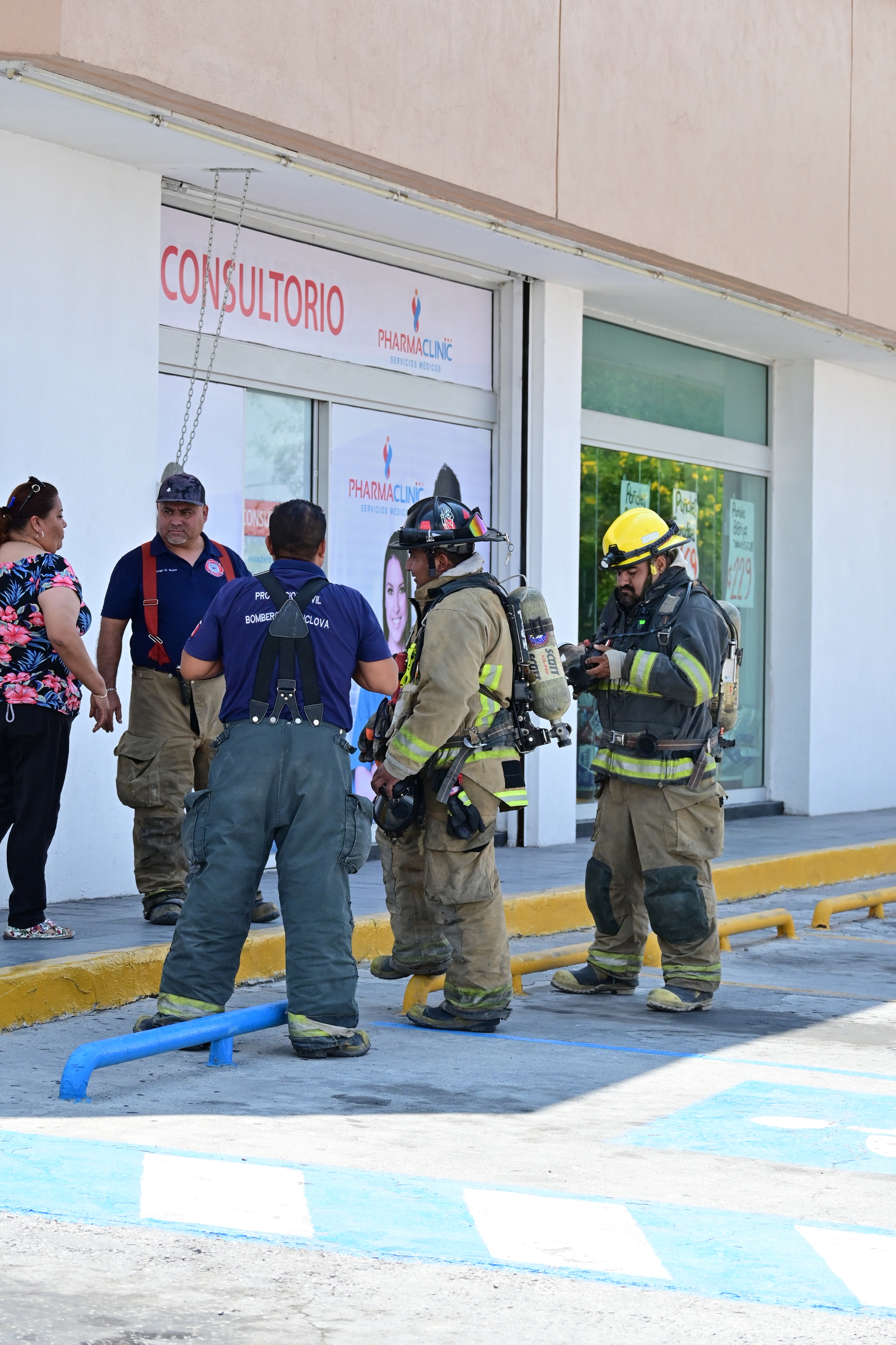 Incendio: Falla en clima provoca humareda y movilización de autoridades en farmacia