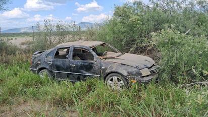 Familia vuelca en la carretera Monclova-Candela