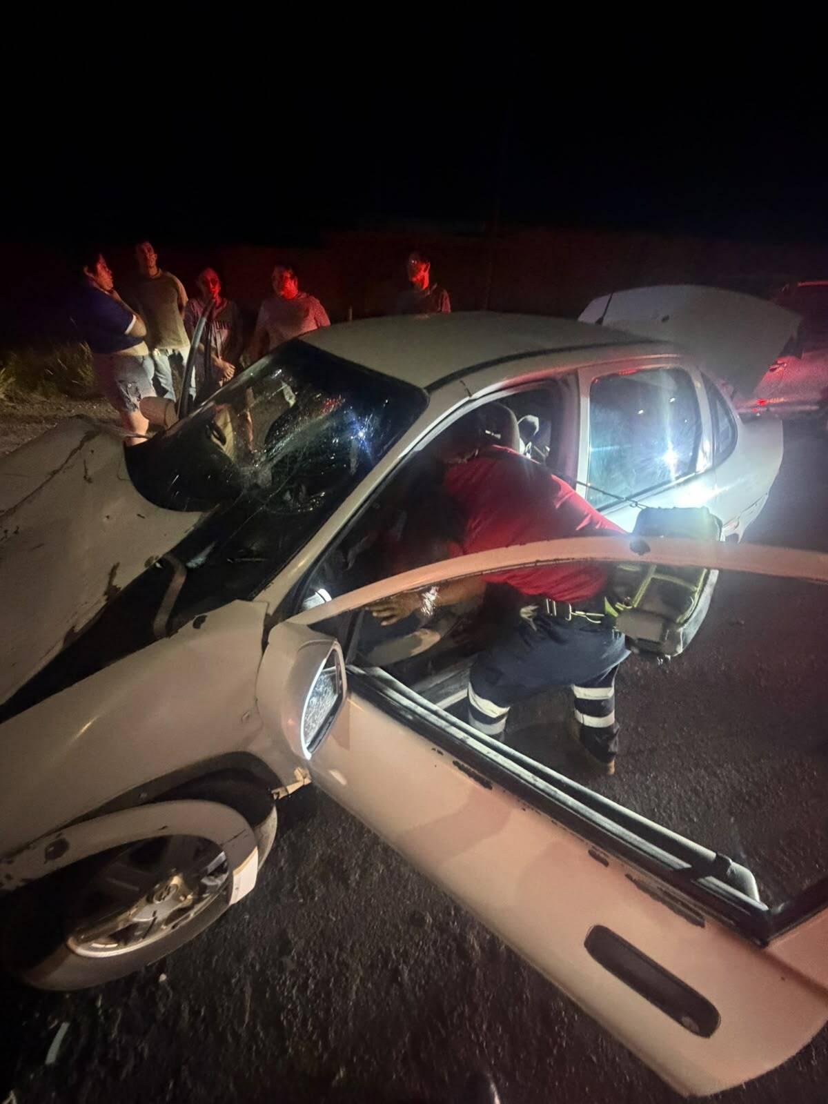 Accidente vial: Hombre de 53 años fue atendido por socorristas tras fuerte impacto