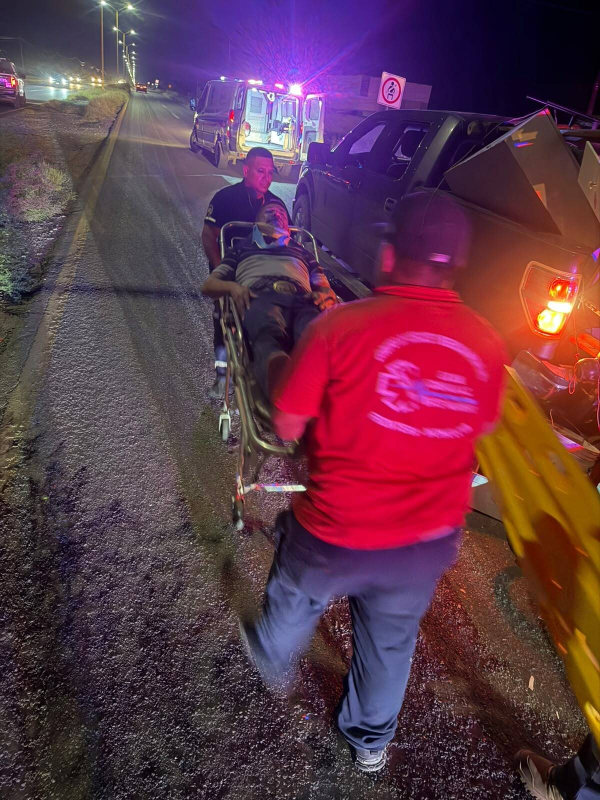 Accidente vial: Hombre de 53 años fue atendido por socorristas tras fuerte impacto