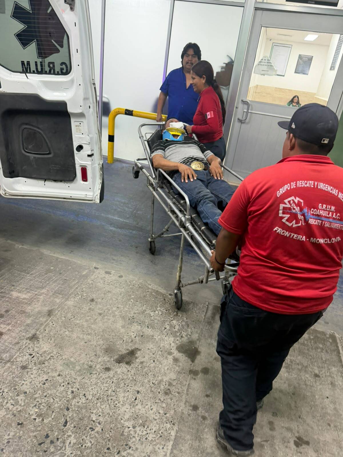 Accidente vial: Hombre de 53 años fue atendido por socorristas tras fuerte impacto