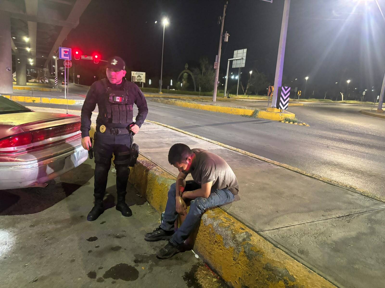 Seguridad: Hombre fue asegurado tras quedar expuesto al paso vehicular Seguridad: Hombre fue asegurado tras quedar expuesto al paso vehicular