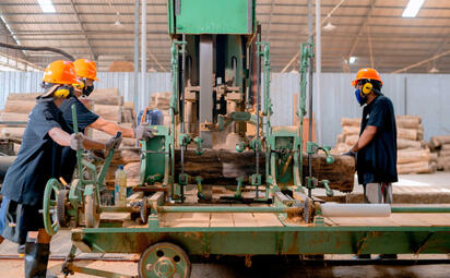 Sector manufacturero estadounidense acelera crecimiento en julio