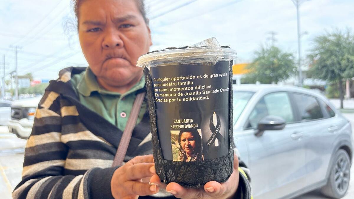 Madre recorre las calles para pagar funeral de su hija