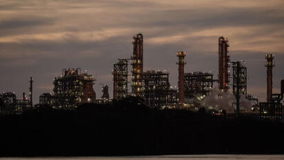 Caída histórica: refinación de petróleo baja 23% en Dos Bocas