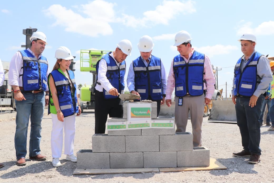 Colocan primera piedra de Bodega Aurrerá en Nueva Rosita; inversión de 100 MDP generará 60 empleos