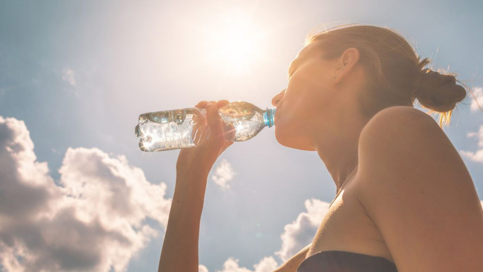 Especialista recomienda reforzar el consumo de agua para prevenir afectaciones por el calor