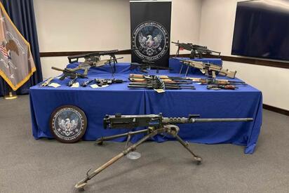 EU acusa a 28 personas por presunto tráfico ilegal de armas en Arizona