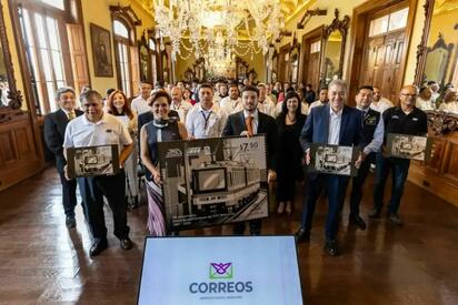 Samuel García presenta estampilla por los 35 años del Metro de Monterrey