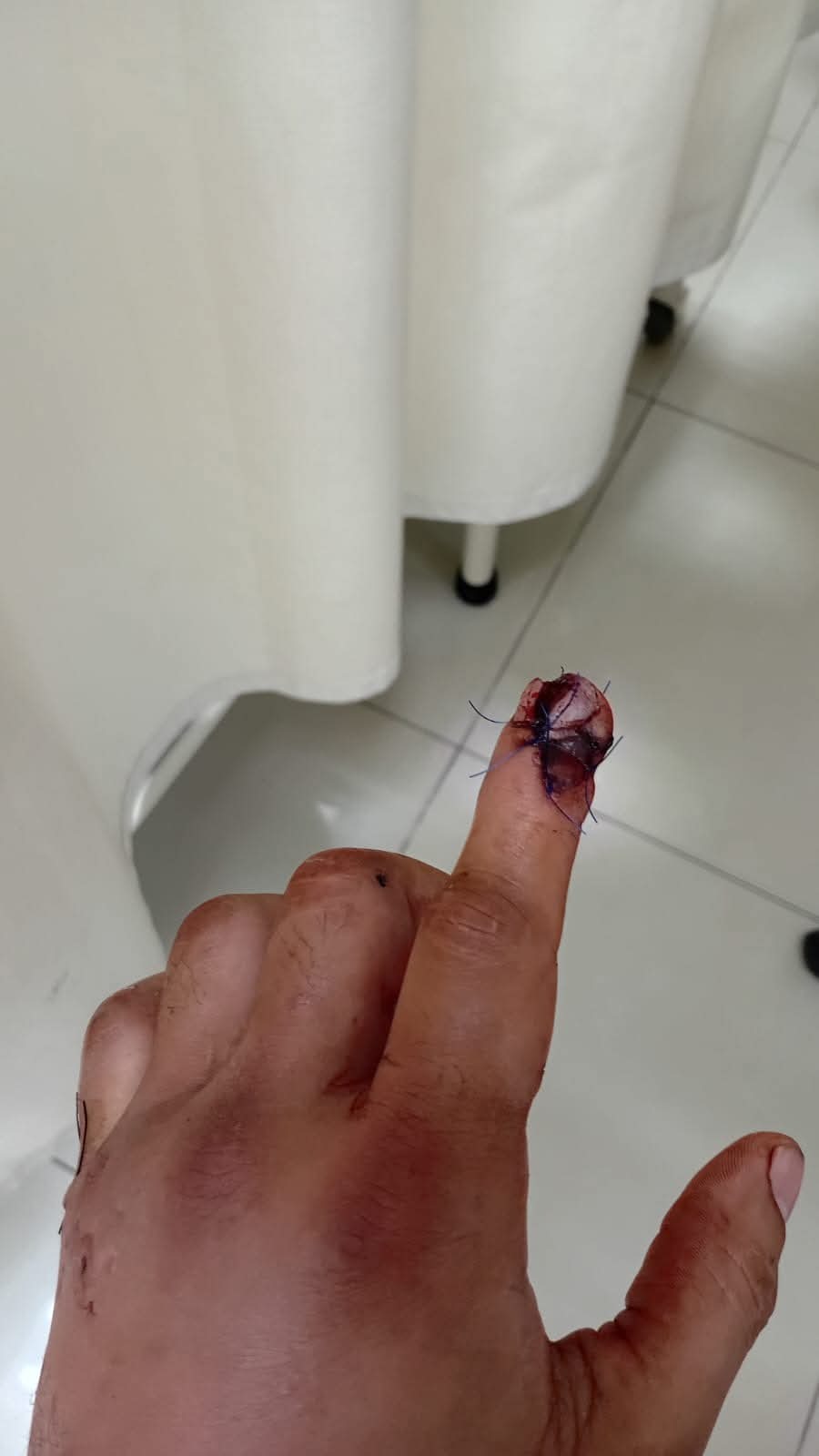 Aprehensión: Los agresores viven cerca de su domicilio, tienen una orden de aprehensión vigente y no se ha cumplimentado.