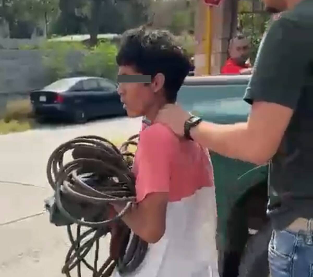 Detenciones: Los hombres fueron identificados como Armando “N”, de 33 años; Gustavo “N”, de 18; Edilberto “N”, de 35, y Joaquín “N”, de 37. Detenciones: Los hombres fueron identificados como Armando “N”, de 33 años; Gustavo “N”, de 18; Edilberto “N”, de 35, y Joaquín “N”, de 37.