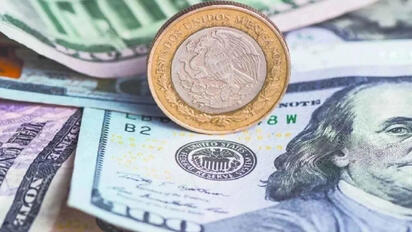 Banxico y datos de EU impulsan al peso frente al dólar