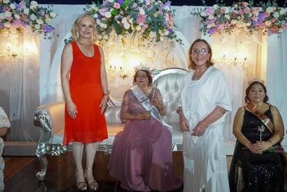 Francisca I es coronada Reina del Adulto Mayor de Múzquiz