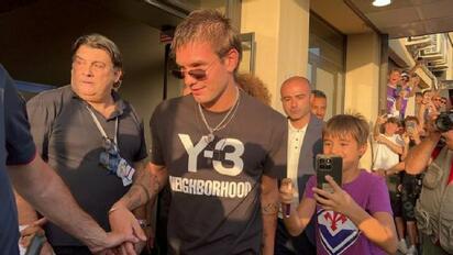 El argentino Mastantuono, cedido por Real Madrid, causa furor en su llegada a Italia