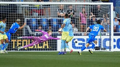 Gol tempranero de Paradela le da a Cruz Azul su primera victoria inaugural en Leagues Cup