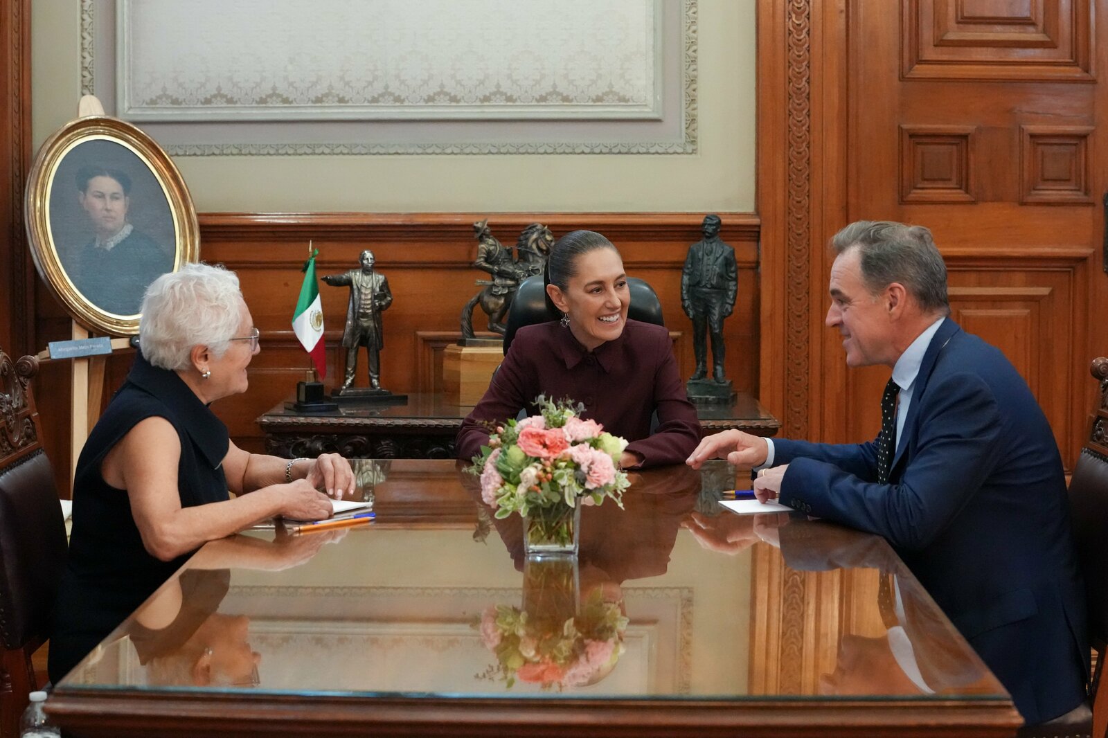 Claudia Sheinbaum se reúne con historiador Niall Ferguson en Palacio Nacional