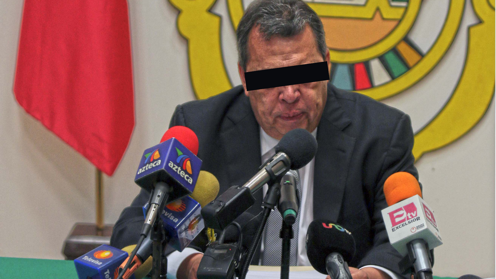 Exgobernador de Guerrero comparece por caso Ayotzinapa ante juez federal