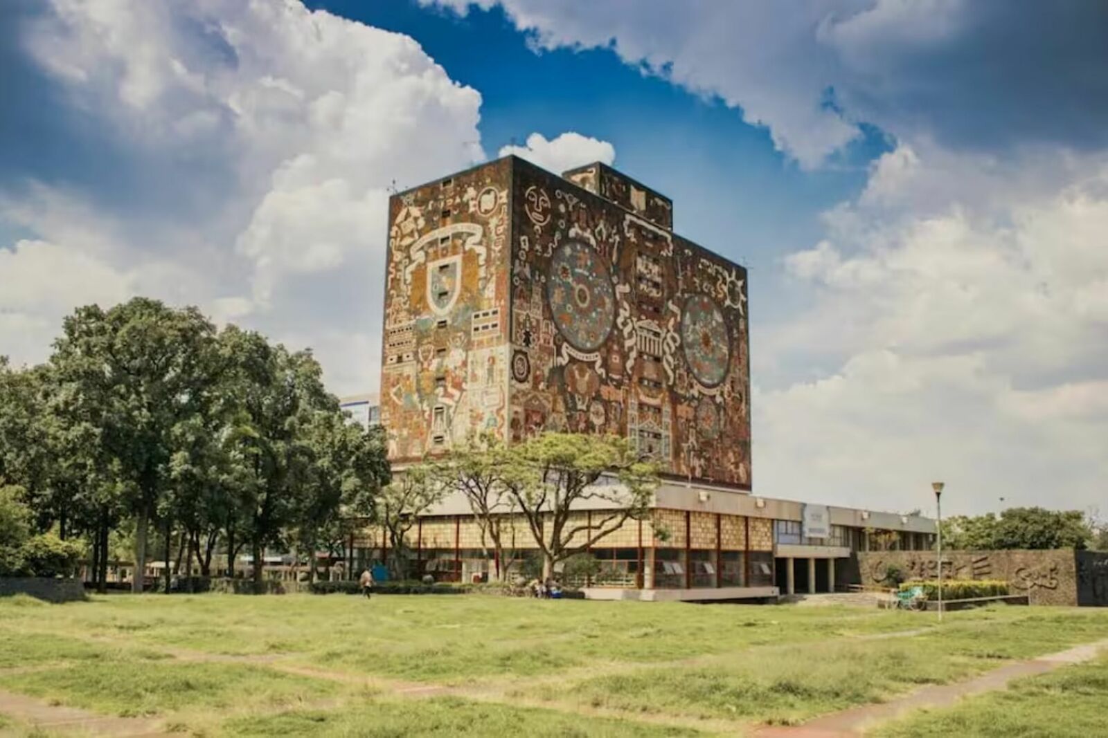 UNAM anuncia el Palacio de los Deportes como sede del examen de control