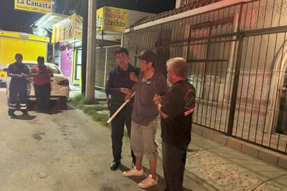 Moviliza a rescatistas supuesto atropellado; estaba dormido en plena avenida