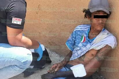 Migrante que rechazó atención médica vuelve a ser encontrado tirado y con el brazo en grave estado
