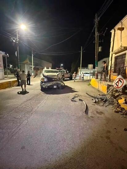 Aparatoso choque deja destrozada una Silverado en Zaragoza